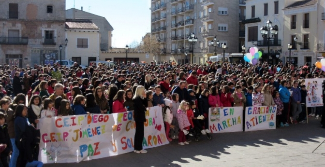 Cerca de 2.000 personas se dan cita en Villarrobledo en la II Marcha Solidaria (galería de imágenes)