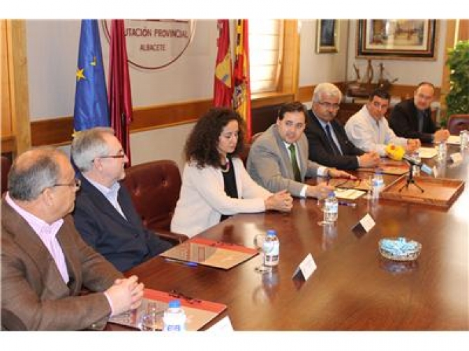 La Diputación firma convenios con cinco asociaciones sociosanitarias de la provincia de Albacete