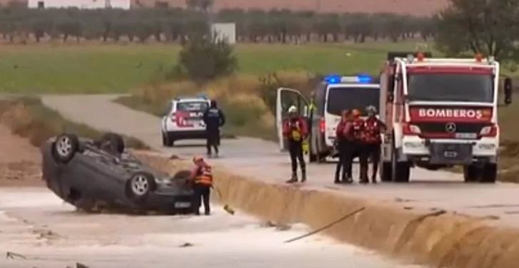 Dos fallecidos, de 51 y 61 años, en un vehículo arrastrado por el agua en Caudete (Albacete)