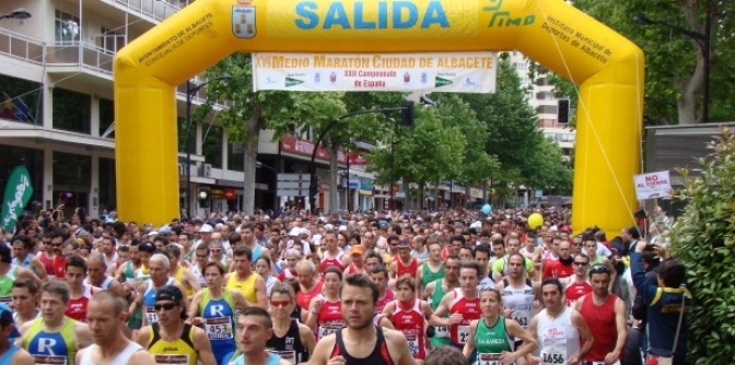 Unos 3.000 atletas participan este domingo en la Media Maratón Internacional de Albacete que estará animada con Zumba