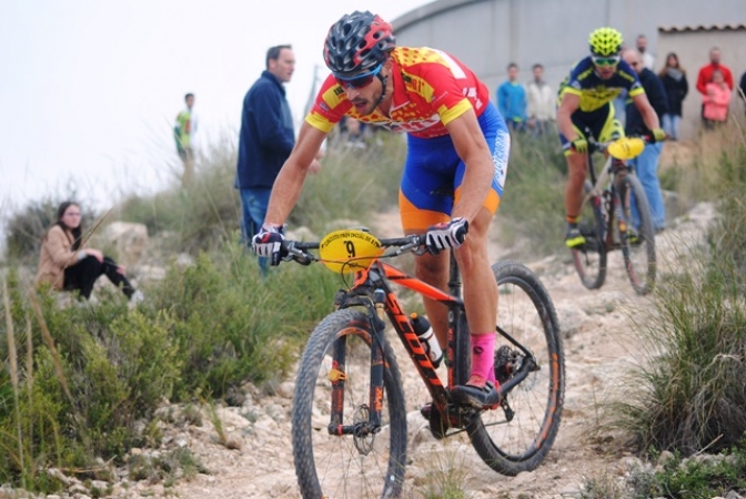 Más de 600 ciclistas estarán en la salida de la carrera del Circuito de BTT que se celebra en Hellín