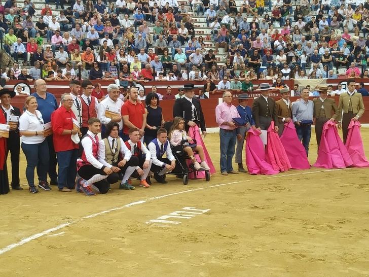 Festival taurino benéfico en Hellín en favor de la niña Julia, éxito artístico y de solidaridad