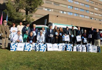 Juguetes y alegría: una visita solidaria para los niños del Hospital de Día en Albacete