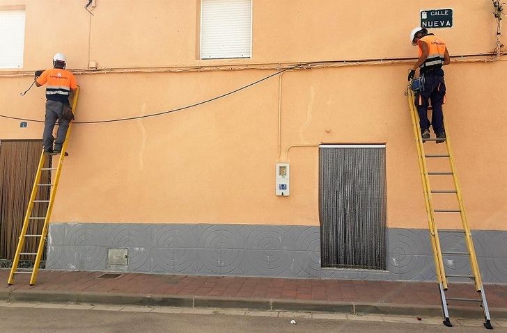 La instalación de la fibra óptica en la pedanía albaceteña de Los Anguijes podría finalizar en tres meses