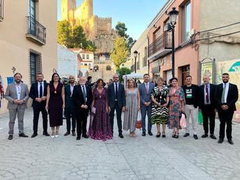 Inauguración de la Feria de Almansa: Un desfile lleno de color y solidaridad