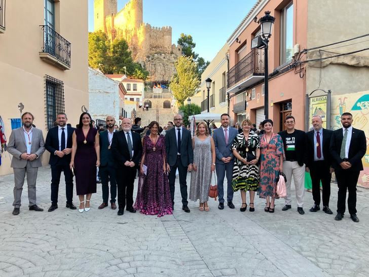 Inauguración de la Feria de Almansa: Un desfile lleno de color y solidaridad
