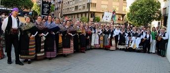 Desfiles de grupos de folklore por las calles de Albacete con motivo de las fiestas de San Juan