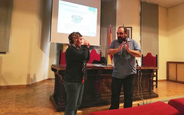 La Consejería de Sanidad forma a técnicos de consumo en la atención a personas consumidoras con discapacidad