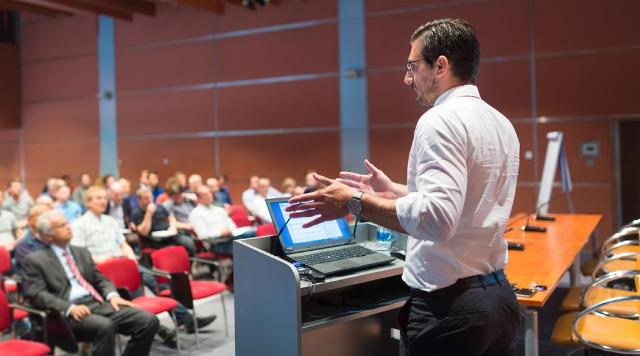 4.520 horas en cursos para mejorar la formación de los profesores de Castilla-La Mancha