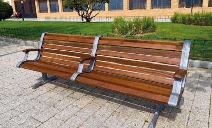 El Ayuntamiento de Albacete restaura 120 bancos y 7 papeleras para embellecer la ciudad