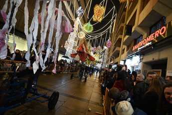 La cabalgata de los Reyes Magos reúne en Albacete a más de 50.000 personas a pesar del mal tiempo