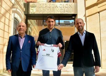La Diputación de Albacete firma un convenio para impulsar el deporte base en la provincia