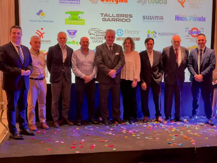 Cabañero acompaña a Antonio Atiénzar en su despedida tras dos décadas de liderazgo empresarial al frente de APETREVA