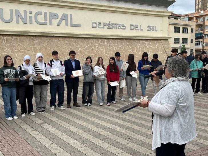 El Ayuntamiento de Albacete promueve la lectura entre jóvenes con la II Lectura Colectiva del Quijote