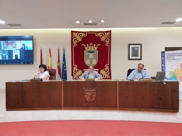 El Ayuntamiento destinará 450.000 euros en 2025 a iniciativas de cooperación y educación