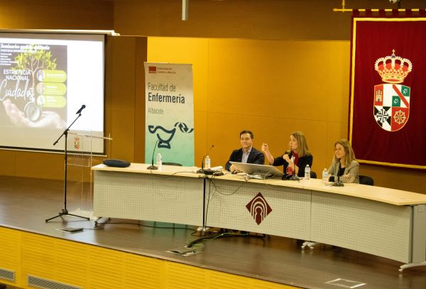 El Gobierno de Castilla-La Mancha resalta el papel clave de la Enfermería en la gestión sanitaria regional