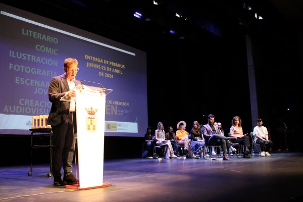 El Ayuntamiento de Albacete premia a jóvenes talentos en ilustración, literatura y fotografía