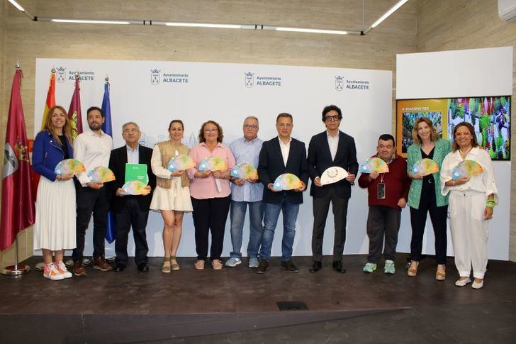 Albacete presenta la zona de sombra Four Seasons para promover el comercio y la concienciación sobre el cáncer de piel