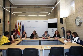 La concejala Llanos Navarro promueve la cooperación internacional en un nuevo proyecto sostenible
