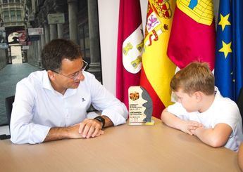 Adrián del Rey Prieto, subcampeón de España Sub-08 en Ajedrez Rápido, recibe reconocimiento del alcalde de Albacete