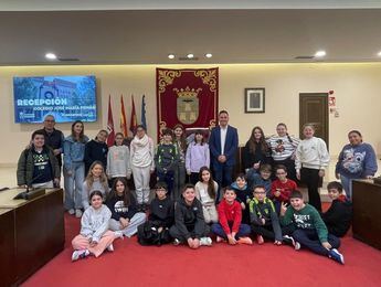 Pascual Molina recibe a alumnos del Colegio ‘José María Pemán’ para explicarles el funcionamiento del Ayuntamiento