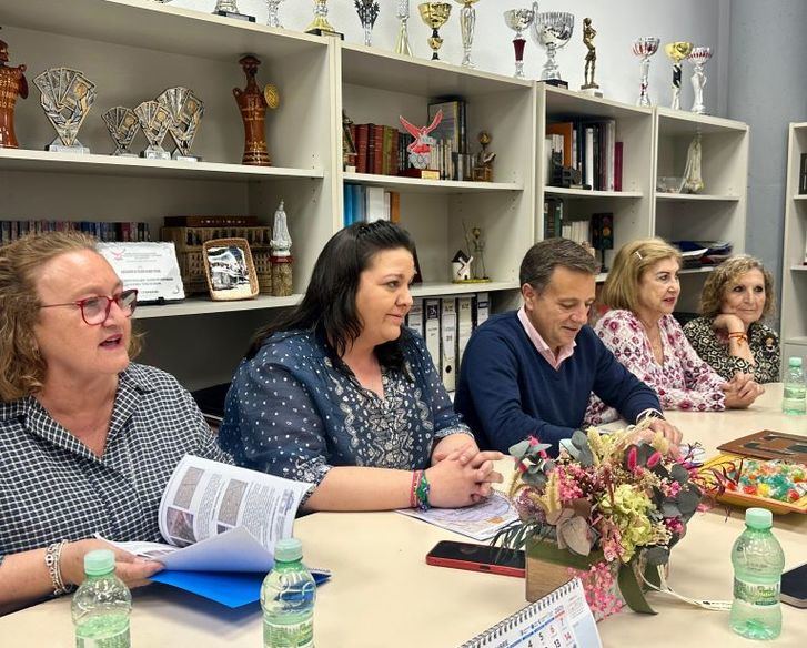 Manuel Serrano reafirma su compromiso con la Asociación de Vecinos de Fátima y el PAI para la mejora del barrio