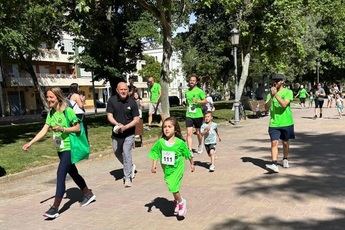 La Asociación de Vecinos de Industria recibe elogios por su compromiso en la organización de la carrera solidaria