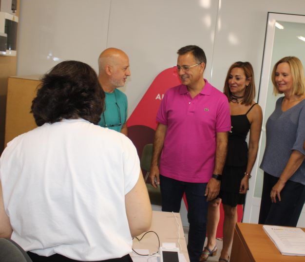 El alcalde de Albacete destaca la labor de la Oficina de Atención al Feriante para garantizar la seguridad en la Feria