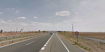 Accidente en la A-4: Camión choca con la mediana y deja un herido en Dosbarrios, Toledo
