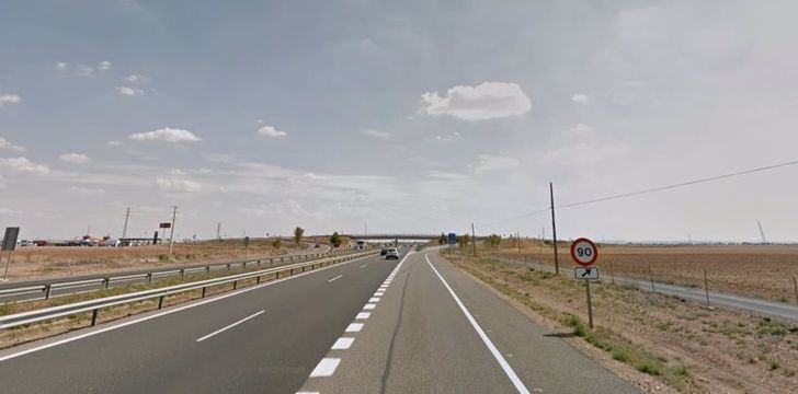 Accidente en la A-4: Camión choca con la mediana y deja un herido en Dosbarrios, Toledo