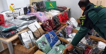 La Guardia Civil de Albacete desmantela una red de venta de productos falsificados en Villarrobledo