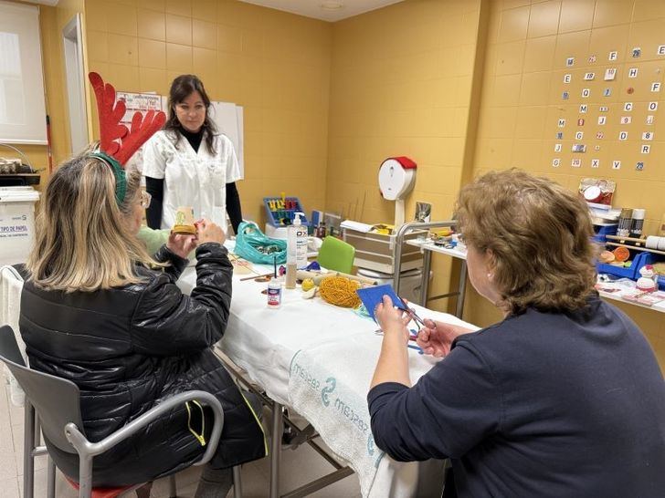 La Unidad de Terapia Ocupacional de Villarrobledo impulsa la autonomía y habilidades sociales con el proyecto Decomanos