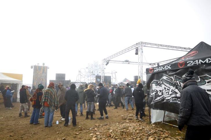 La Policía Nacional arresta a un hombre con orden de detención durante macrofiesta ilegal