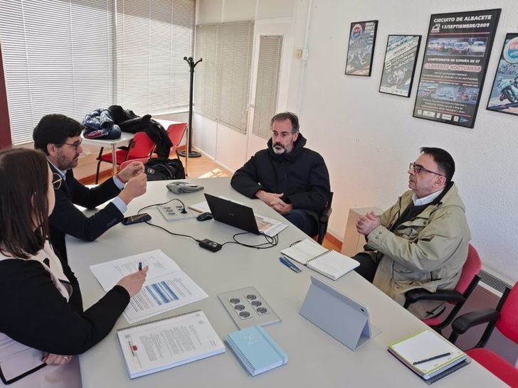 Francisco Navarro visita el Circuito de Velocidad de Albacete para impulsar su reactivación