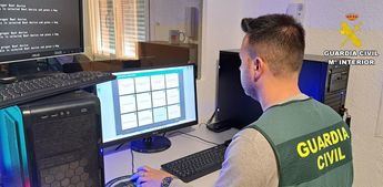 La Guardia Civil investiga a siete personas por dieciséis delitos de estafa mediante smishing y suplantación de identidad