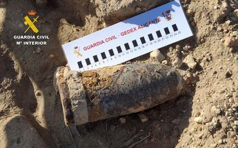 La Guardia Civil neutraliza un proyectil de artillería de 120 mm encontrado en Almansa