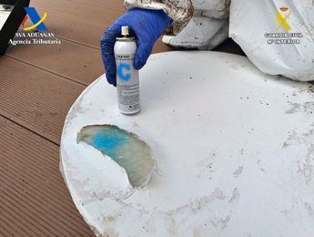 Detenido en Villalpardo por introducir 262 kilos de cocaína en bidones de fruta congelada