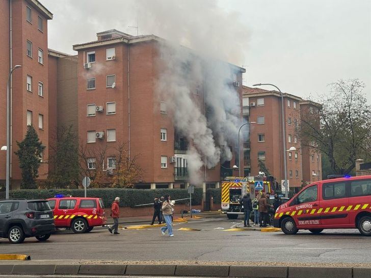 Explosión de gas causa incendio en bloque de viviendas en Toledo, dejando a nueve personas afectadas