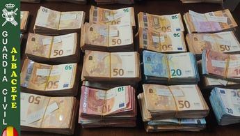 La Guardia Civil confisca 200.000 euros a un ciudadano ucraniano en Albacete por no declarar la cantidad