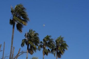Temperaturas en ascenso este lunes, pero persisten avisos de viento en la costa mediterránea