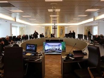 Obispos españoles discutirán ayudas educativas y nuevos proyectos en reunión próxima