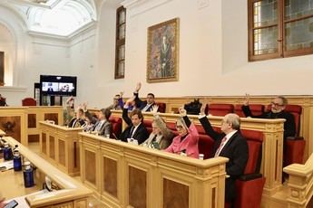 Toledo prohíbe el burka y el nikab en sus instalaciones municipales tras moción de Vox y apoyo del PP