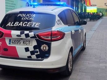 Mujer afectada por el colapso del tejado de una casa en Albacete