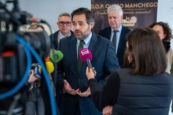 Núñez pide acciones inmediatas para proteger el queso manchego y el sector agroalimentario de Castilla-La Mancha