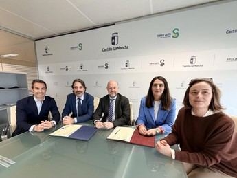 Sanidad de Castilla-La Mancha firma acuerdo con Sandoz para mejorar la accesibilidad en salud