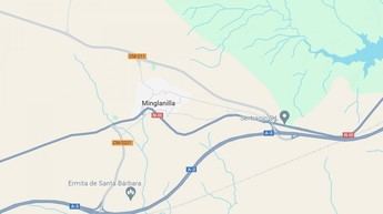 Reabren un carril de la A-3 en Minglanilla tras el vuelco de un camión de naranjas