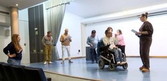 Teatro inclusivo de Amitur-Asprona promueve la colaboración entre personas con y sin discapacidad