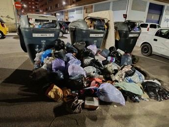 Acusan al alcalde de Talavera por acumulación de basura en las calles durante cuatro días