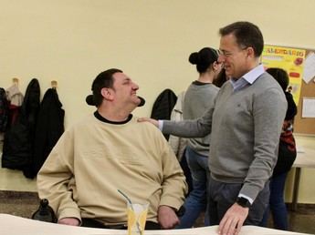 El alcalde de Albacete destaca la labor de Apaceal en apoyo a personas con parálisis cerebral