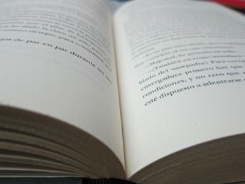 Escritores de C-LM exigen protección legal para sus obras ante la IA generativa